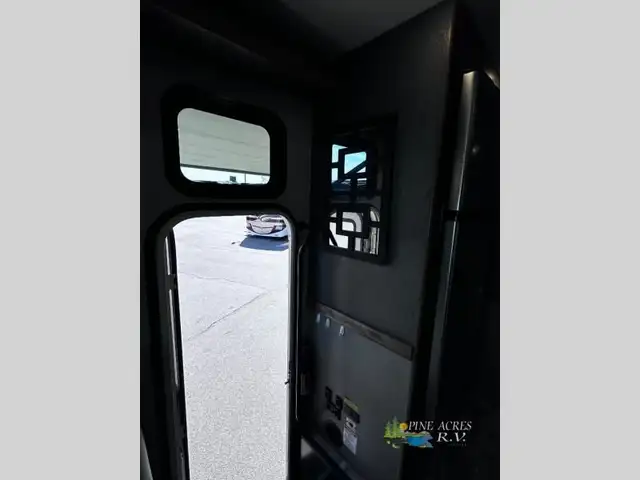 2021 Holiday Rambler Admiral 34J only 13 Milles in RVs & Motorhomes in Moncton - Image 46