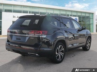 * 4MOTION All-Wheel Drive * Second-row captain's chairs * Panoramic moonroof * Power-adjustable leat... (image 4)