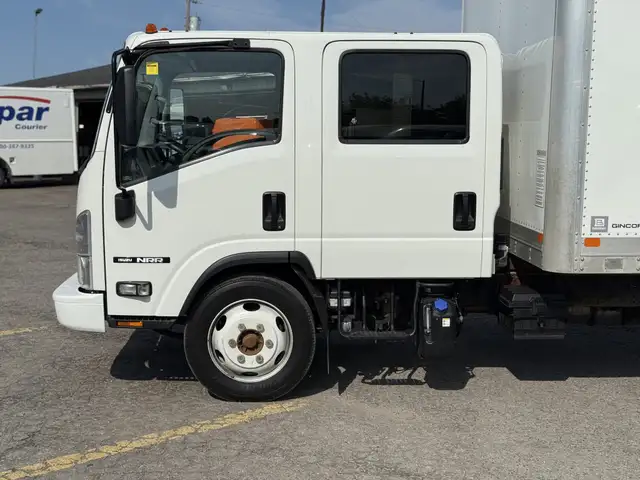 2022 Isuzu NRR CREW CAB | 16' BOX | LIFTGATE | DIESEL | 19500 GV in Cars & Trucks in Mississauga / Peel Region - Image 15