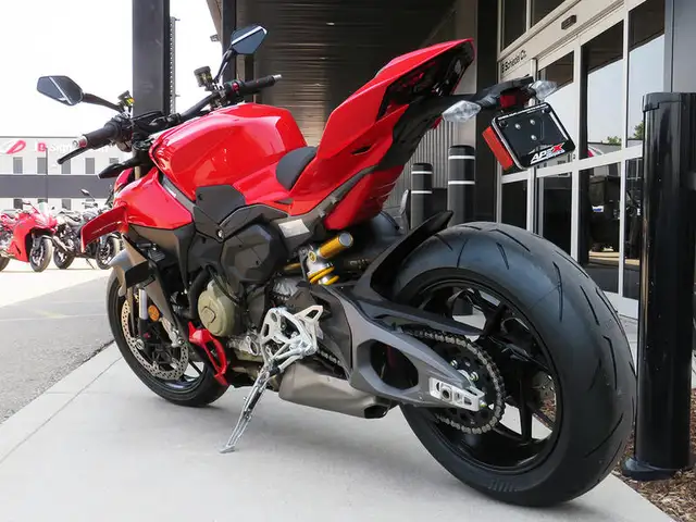 2025 Ducati Streetfighter V4 Ducati Red in Sport Bikes in Cambridge - Image 6