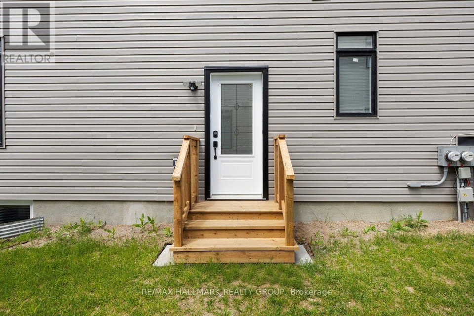 B - 525 TAHOE HEIGHTS Ottawa, Ontario 2