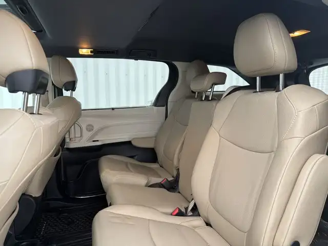 2022 TOYOTA SIENNA XLE + CUIR + TOIT + HYBRIDE + CAM RECUL + FWD in Cars & Trucks in Laval / North Shore - Image 7