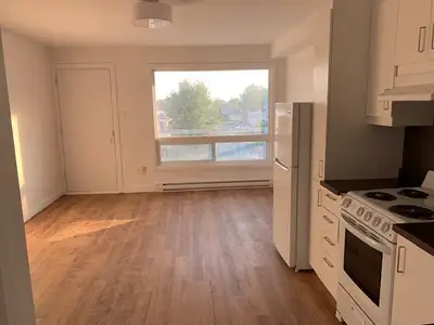 Studio à louer dans le secteur de Charlesbourg Adresse : 4465, 1ère Avenue, appartement 21 Étage : 3...