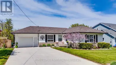 Welcome to 3522 East Main Street, a Creekside bungalow in Stevensville. This beautifully updated 2+1...