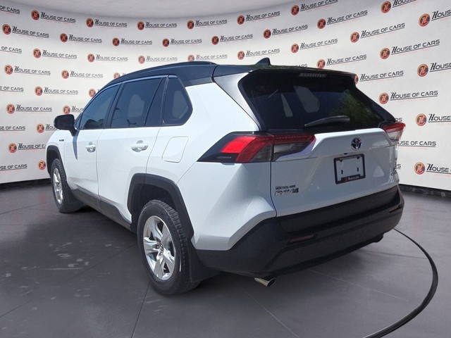 2020 Toyota RAV4 Hybrid LE AWD Backup Camera Heated Seats in Cars & Trucks in Calgary - Image 4