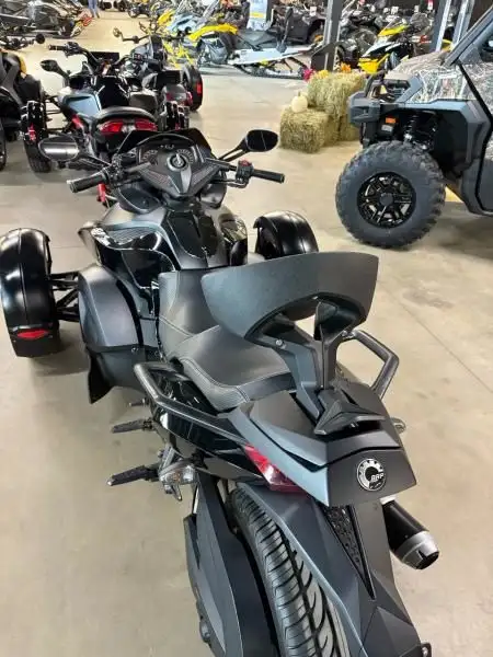 2012 Can-Am Spyder RS-S (SM5) in Sport Touring in West Island - Image 5