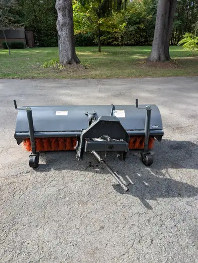 PTO Shaft drive, Hydraulic Angle, Brushes 95% Works Great. Delivery negotiable.