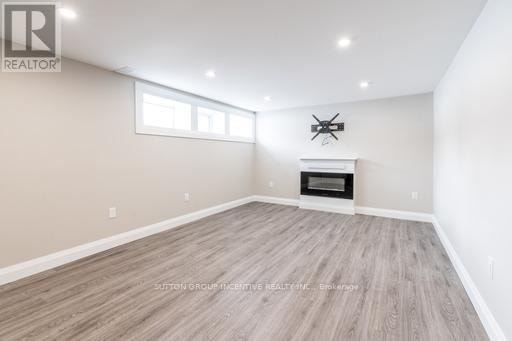 240 WELLINGTON STREET E Barrie (Wellington), Ontario 3