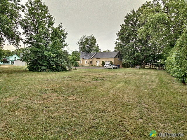 $469,000 - Triplex for sale in Ayer's Cliff — photo 3