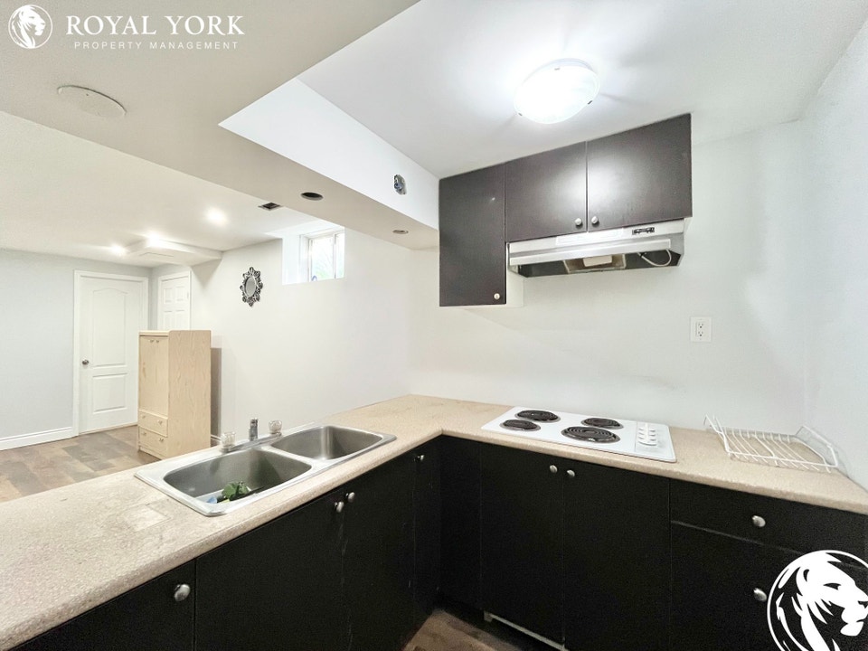 1 + DEN BED 1 BATH BASEMENT APARTMENT FOR RENT 153 VIOLET ST Long