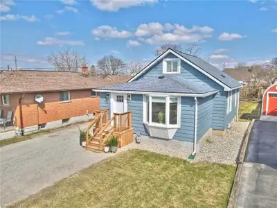 Welcome to 5492 Highland Avenue in Niagara Falls, a fully detached 3-bedroom, 1.5-bathroom home situ...