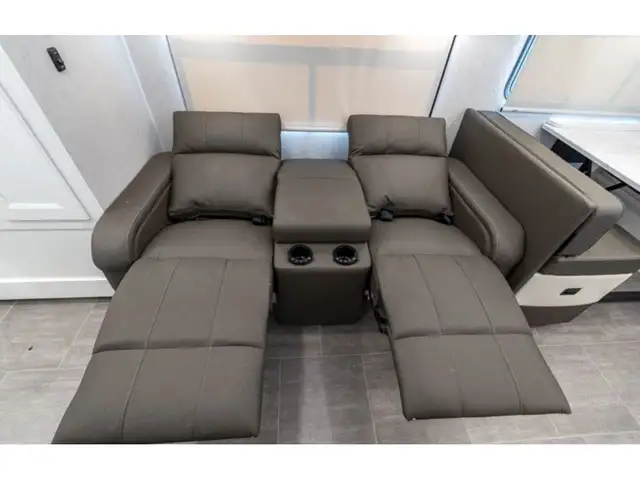 2023 Coachmen Encore 325 Classe A Full Body paint VR / RV in RVs & Motorhomes in Laval / North Shore - Image 18