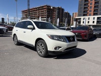 Le Nissan Pathfinder SL 2016 est un VUS spacieux et polyvalent, idéal pour les familles et les condu... (image 1)