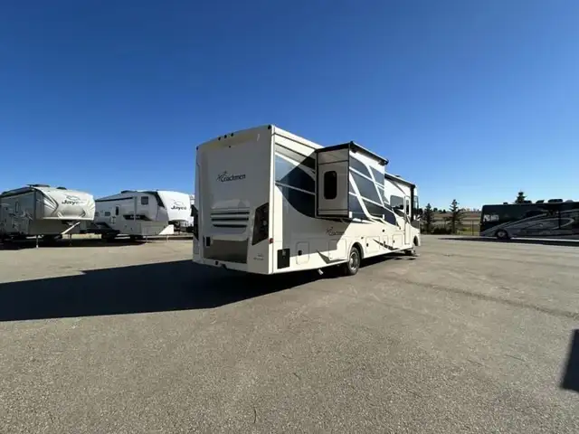 2022 Coachmen RV Mirada 35ESF in RVs & Motorhomes in Red Deer - Image 10