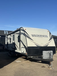 This couples coach trailer is perfect for camping and travelling! The front bedroom has a queen bed... (image 2)