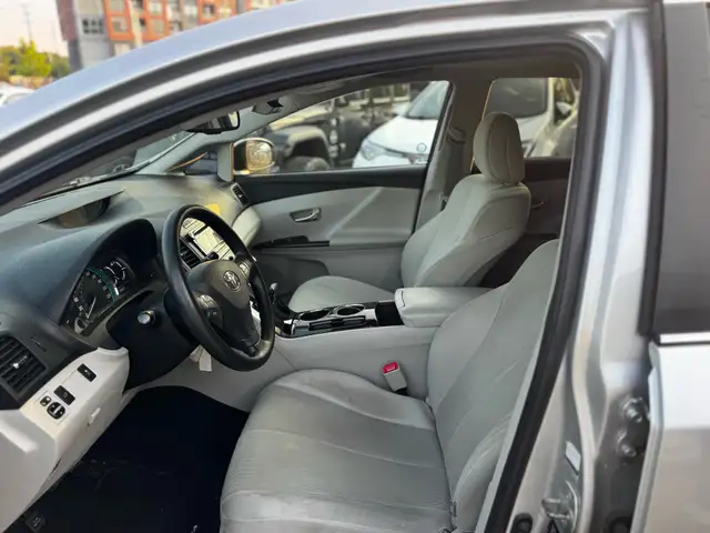 2010 Toyota Venza 4dr Wgn V6 AWD **ONE OWNER** | **NO ACCIDENT** in Cars & Trucks in City of Toronto - Image 16