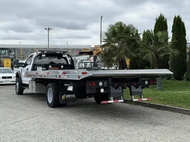 2022 Ford F600 XLT 4x4 20 Foot Roll Off Flatdeck Tow Truck in Heavy Trucks in Regina - Image 9