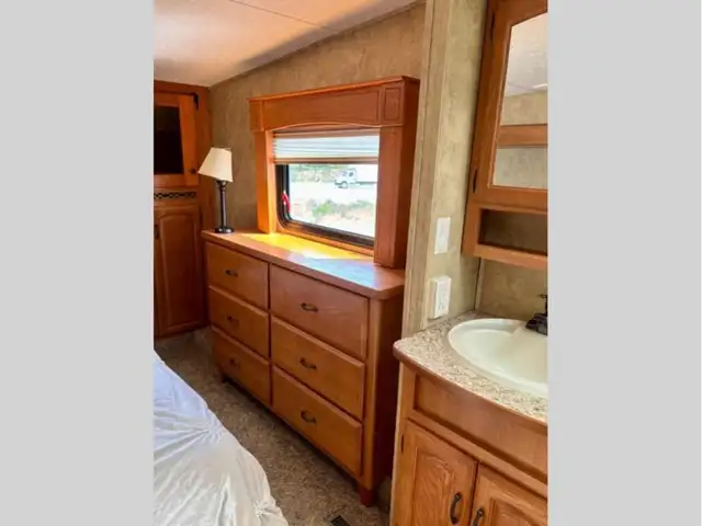 2008 Keystone RV Montana 2955RL in Travel Trailers & Campers in Penticton - Image 12