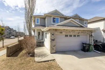 Welcome to 9456 Stein Way NW in South Terwillegar More pics and info at www.9456-stein-way.com Welco...
