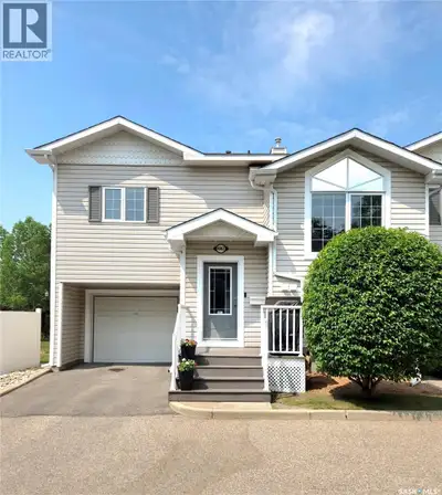 Very well maintained and renovated end unit condo with single attached garage located in desirable e...