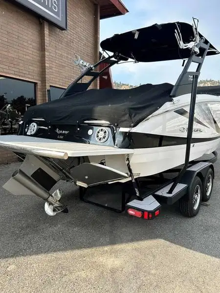 2024 Regal LS6 Surf in Powerboats & Motorboats in Saskatoon - Image 5