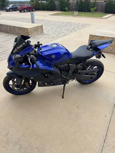 APPLY NOW: https://www.ridecollective.ca/get-pre-approved 2022 YAMAHA YZF-R7 • Parallel-twin engine...