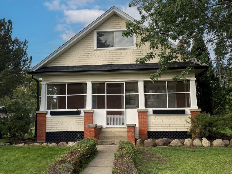 Fully Renovated Historic Farmhouse For Rent Fort Saskatchewan Long