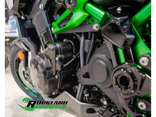2025 Kawasaki Z900 in Sport Touring in Ottawa - Image 14