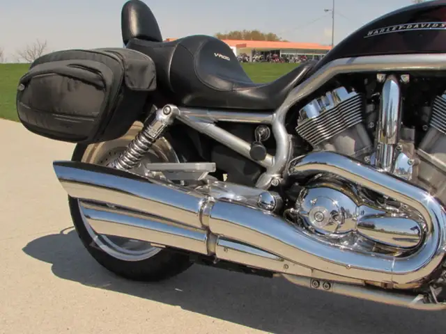 2006 Harley-Davidson VRSC A VRod in Street, Cruisers & Choppers in Leamington - Image 8