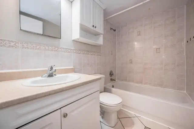 3 Bedroom Student Units Minutes From Laurier! - $500 Gift Card!! in Room Rentals & Roommates in Kitchener / Waterloo - Image 16
