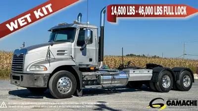 Heavy truck - # STOCK: C-31233 2008 MACK CXU613 PINNACLE CAMION DE VILLE / WET KIT 2008 MACK CXU613...