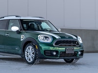 CARGET AUTOMOTIVE is thrilled to offer this 2020 Mini Countryman Cooper S E, a plug-in hybrid compac... (image 3)