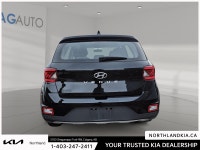 2022 Hyundai Venue Essential Odometer is 11586 kilometers below market average! Ready for anything,... (image 2)
