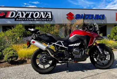 2025 Suzuki DL800AM5. STK#25DL800AMSR. Only 2560kms. $10,888 plus doc $199. = 11,087 + Applicable ta...