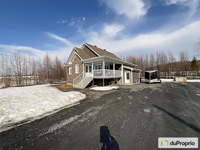 $574,900 - Bungalow for sale in Valcourt — photo 1