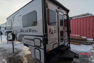 Rugged, Compact All-Season Camper This hard-side Arctic Fox 865 is built for strength and independen...