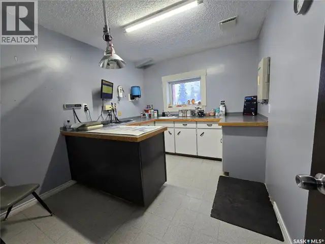 416 7TH AVENUE NW Weyburn, Saskatchewan in Commercial & Office Space for Sale in Regina - Image 7