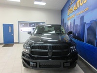 RAM 1500 2021 CLASSIC EXPRESS NIGHT EDITION V-6 3.6 LITRES QUAD-CAB BOITE 6.4 PIEDS 4X4 / MAGS 20 PO... (image 3)