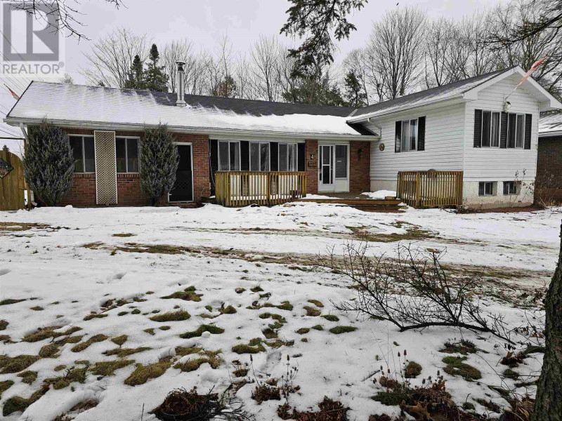 4 Varsity AVE Sault Ste. Marie, Ontario Houses for Sale Sault Ste