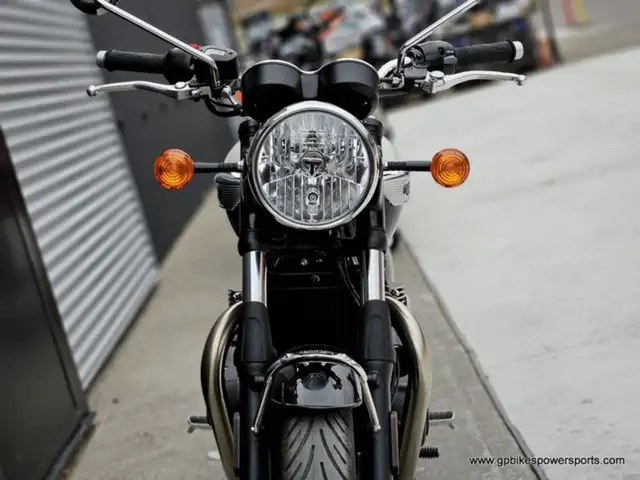2024 Triumph Bonneville T100 Jet Black in Street, Cruisers & Choppers in Oshawa / Durham Region - Image 7