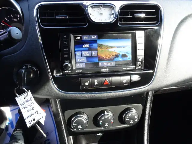 2013 Chrysler 200 Touring in Cars & Trucks in City of Toronto - Image 19