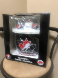 Team Canada collector ice bucket with rock glasses