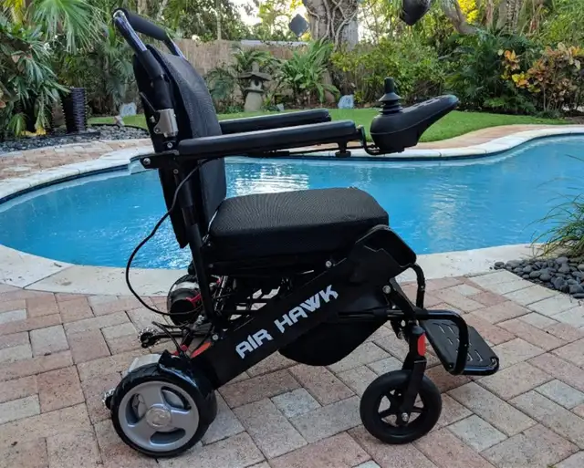 .Fully Enclosed 2025 ET4 Cruise Mobility Scooter Car in Health & Special Needs in Kingston - Image 8