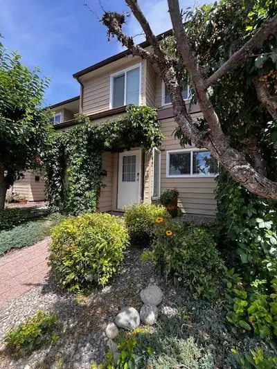 AVAILABLE IMMEDIATELY! Beautiful bright updated 3 bedroom 1.5 bath townhouse in Okanagan Landing - w...