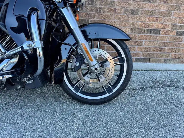 2017 Harley-Davidson Street Glide Special **SCREAMIN' EAGLE PIPE in Sport Touring in Markham / York Region - Image 12