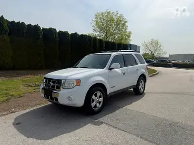 2008 Ford Escape Limited 4WD V6 Automatic, Local BC Vehicle The 2008 Ford Escape Limited offers stro...