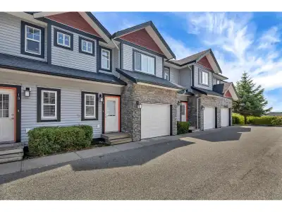 Welcome to this family oriented complex- Klazina Estates! This beautiful unit features 3 bedrooms/ 3...
