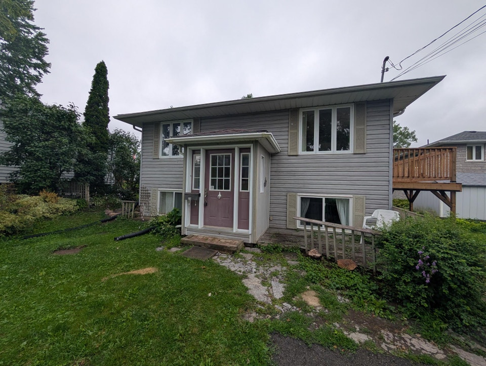 23 Union Street - Gorgeous and large family home with river view 1