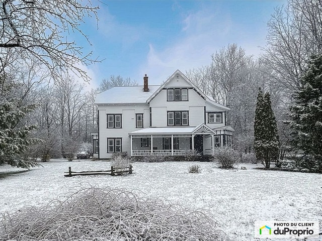 $795,000 - 3 Storey for sale in Coaticook — photo 1