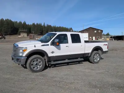 2015 FORD F350 SD LARIAT Crew Cab 4x4 Pickup - 6.7 L V8 diesel engine, automatic 6 speed transmissio...
